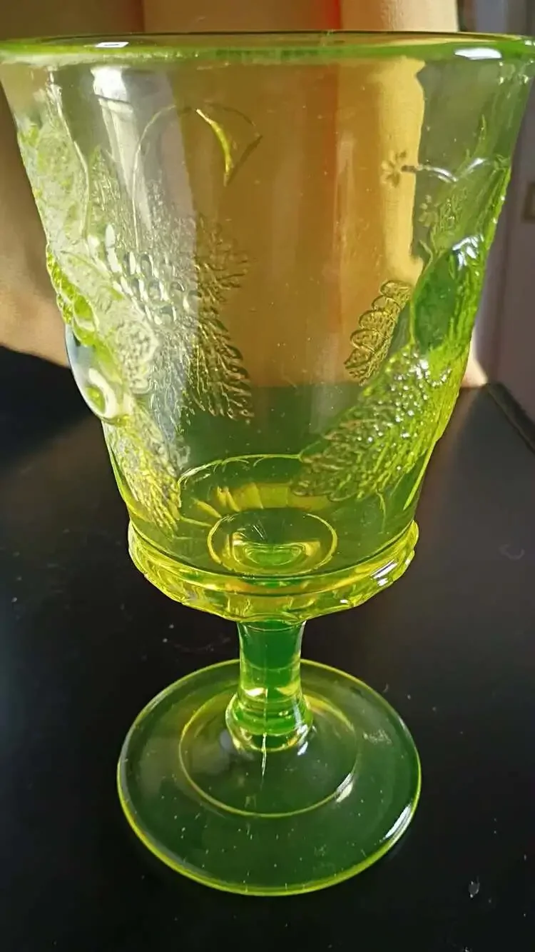 💚 Rare Vintage Uranium Glass Strawberry & Currant Goblet | UV Reactive